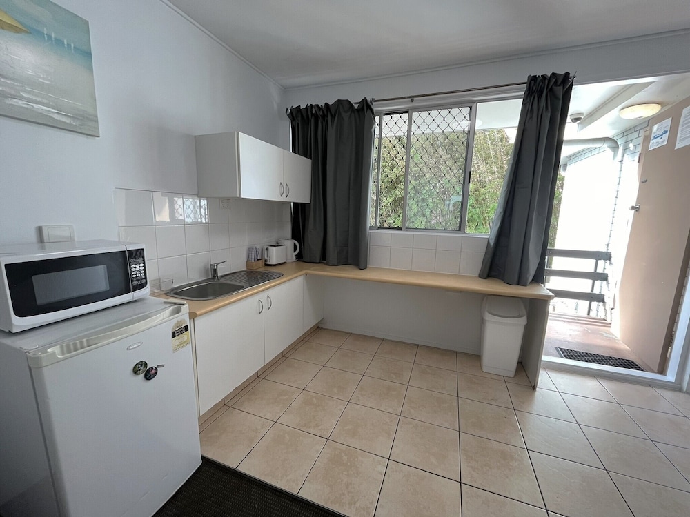 Mermaid Beach Vacations - Browns Broadbeach - Property Image 3