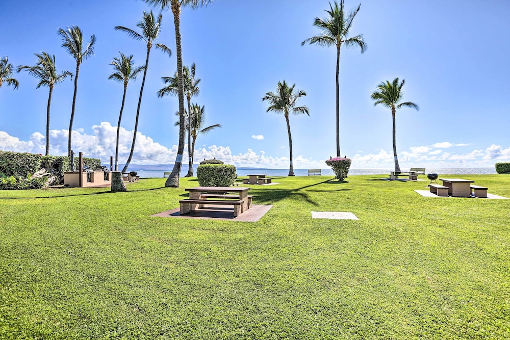 Kaunakakai Vacation Rental w/ Pool Access & A/c!
