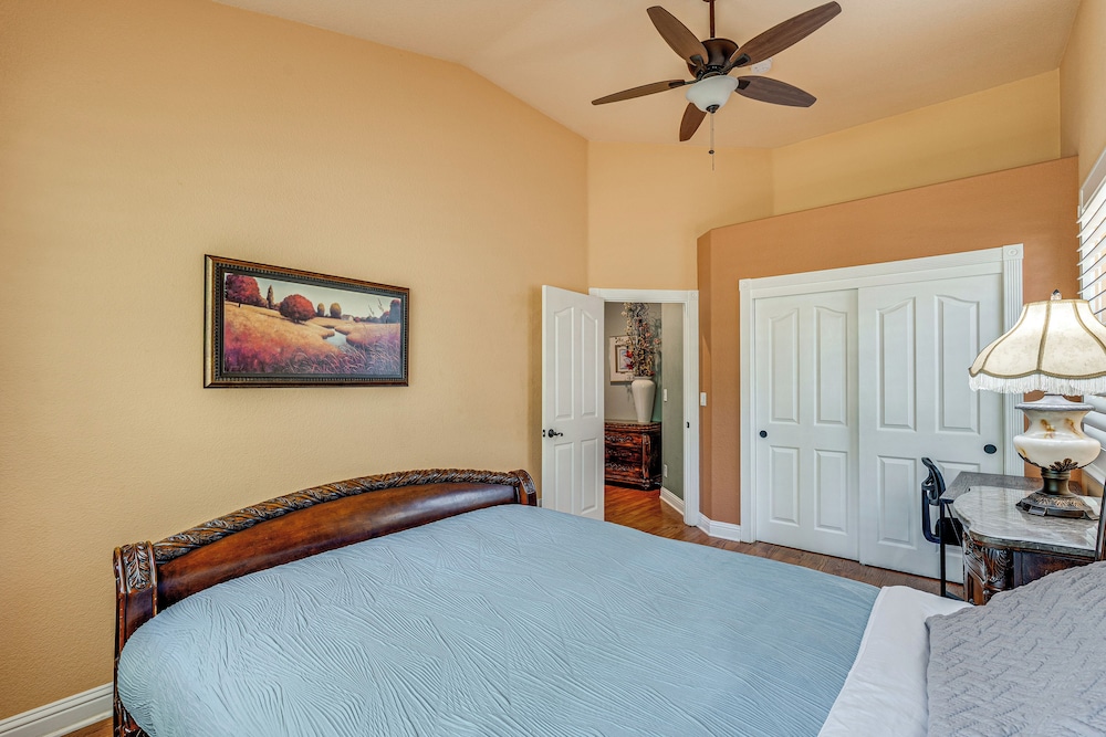 Luxe Vineyard Villa w/ Views & Fire Pit in Loomis!