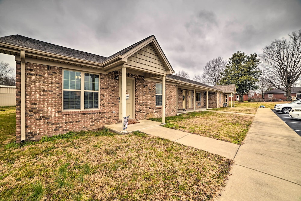 Quaint Family Home Near Downtown Murray & MSU view 4