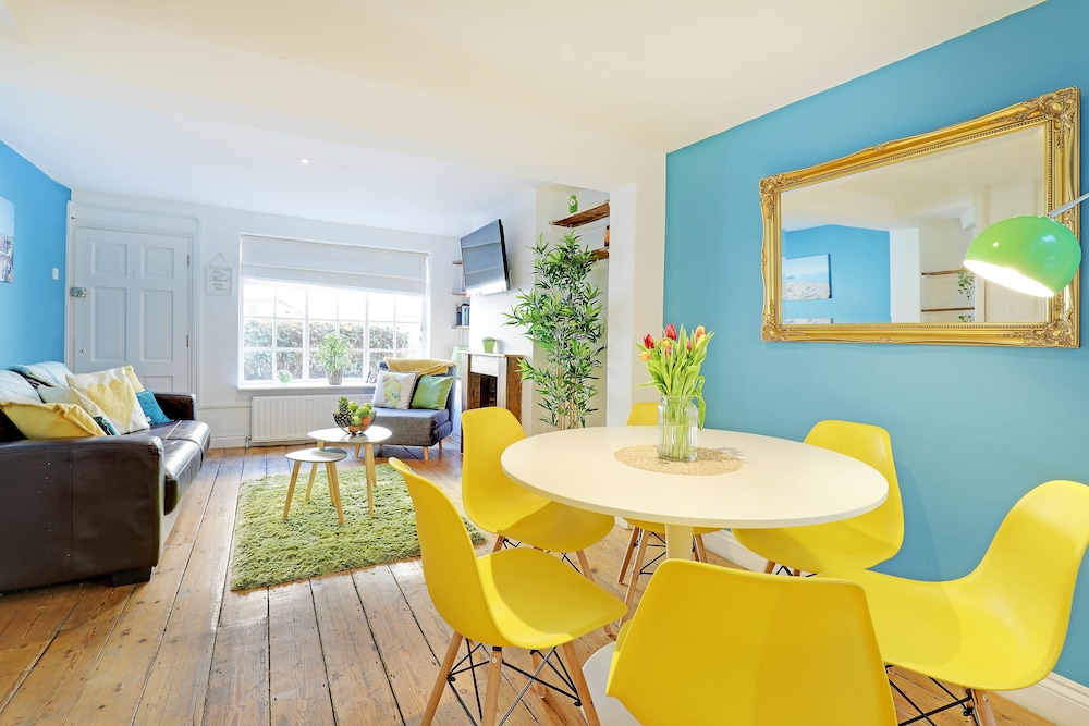 Sunny Cottage | By My Getaways | Free Parking