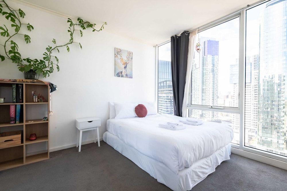 Modern 1 Bedroom Apartment in Southbank view 2