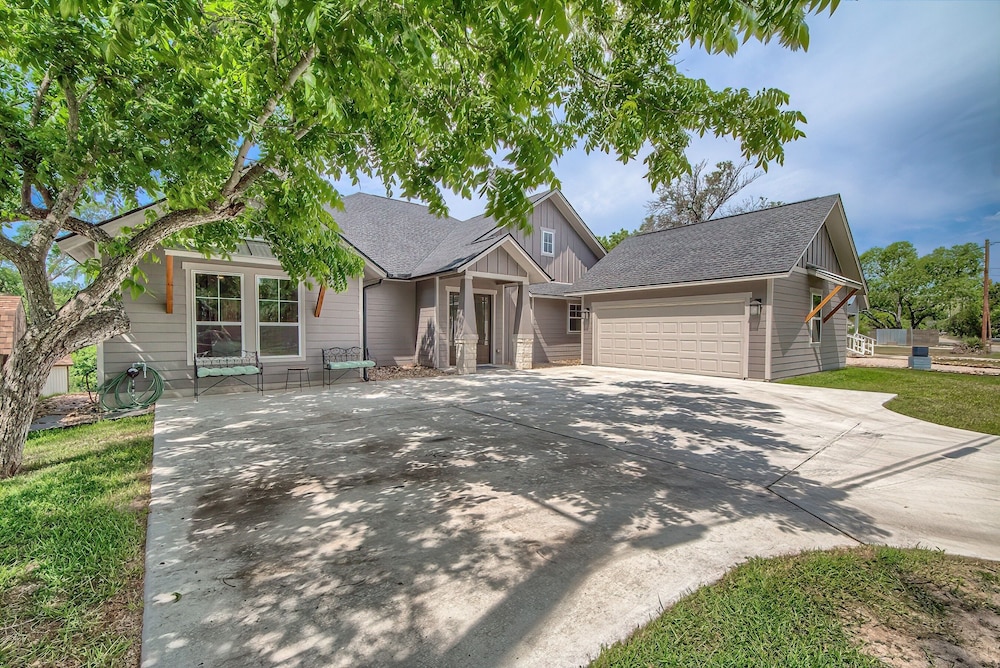 Cl 970 Water You Waiting For? 4 Bedroom Home
