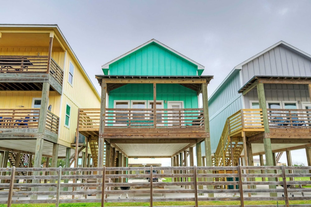 Sleeps 28 2 Homes w/ Boat Dock & Waterfront Pool Laguna Village Haven
