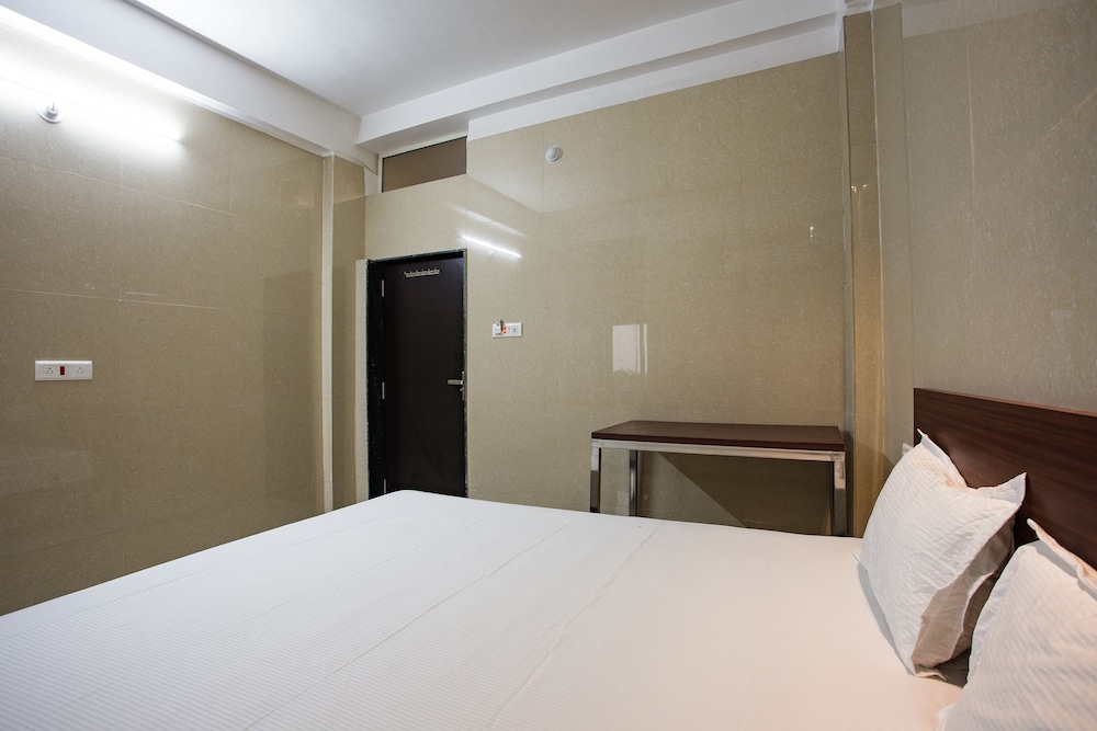 SPOT ON 23725 Jay Shanti Palace Hotel view 5
