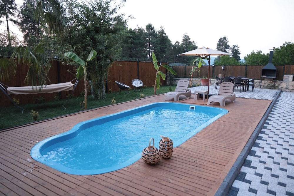The Jungle Bungalov
