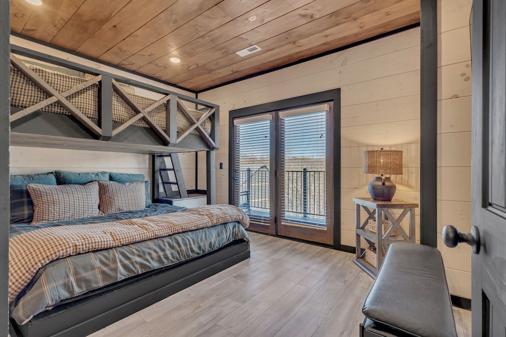 Cozy Cub Luxury Cabin Pigeon Forge