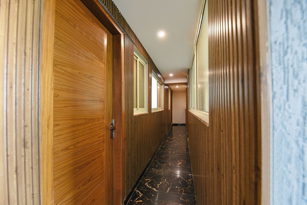 Fabhotel Hari Nagar Ashram