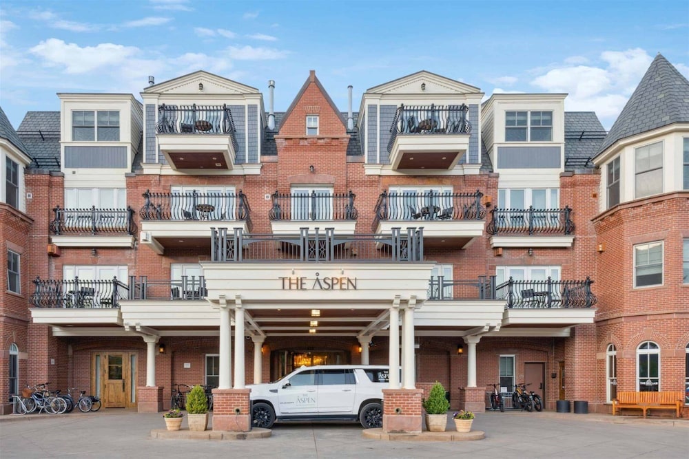 Aspen Mountain Residences Luxe 3 Bedroom Residence in Heart of Downtown Aspen