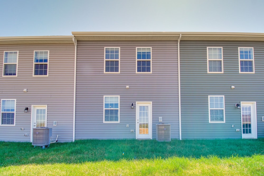 Hotel Charming Townhome < 1 Mi to Zoo & Luray Caverns! - Image 1