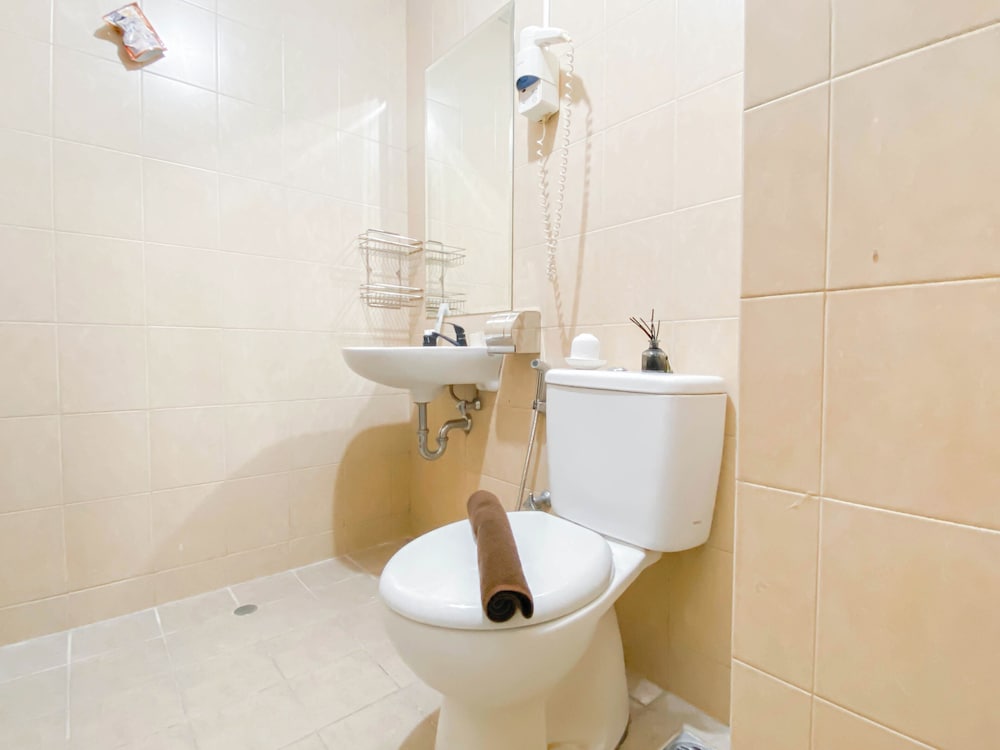 Spacious And Cozy 2Br With Extra Room At Marina Ancol Apartment