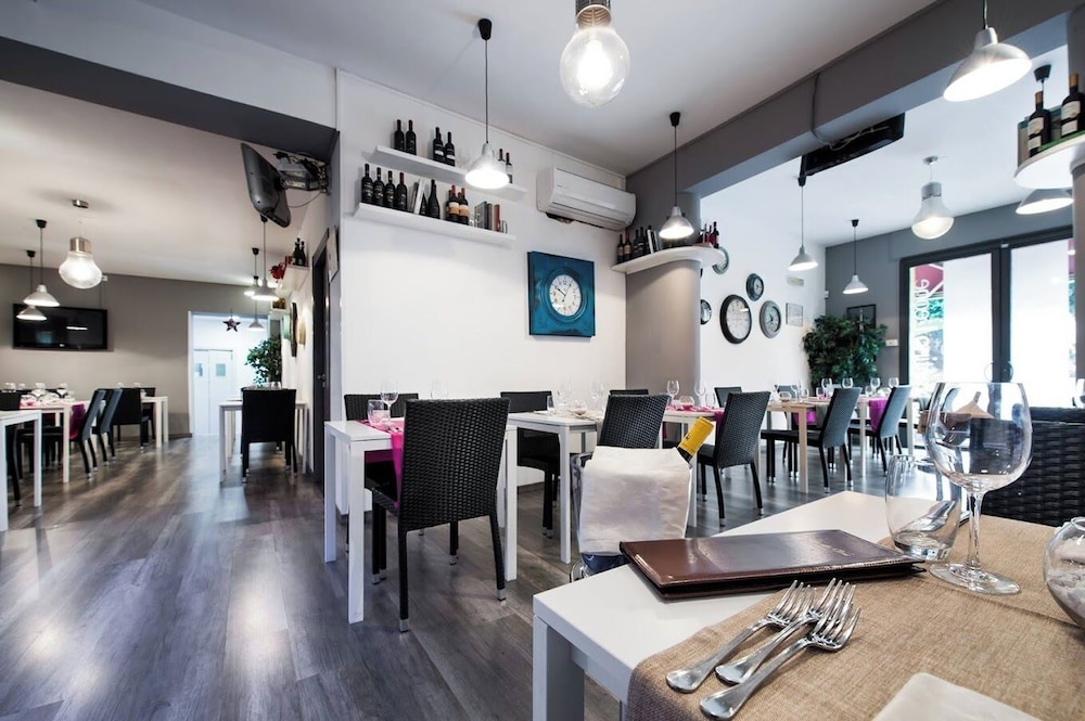 Leone Suite View & Restaurant