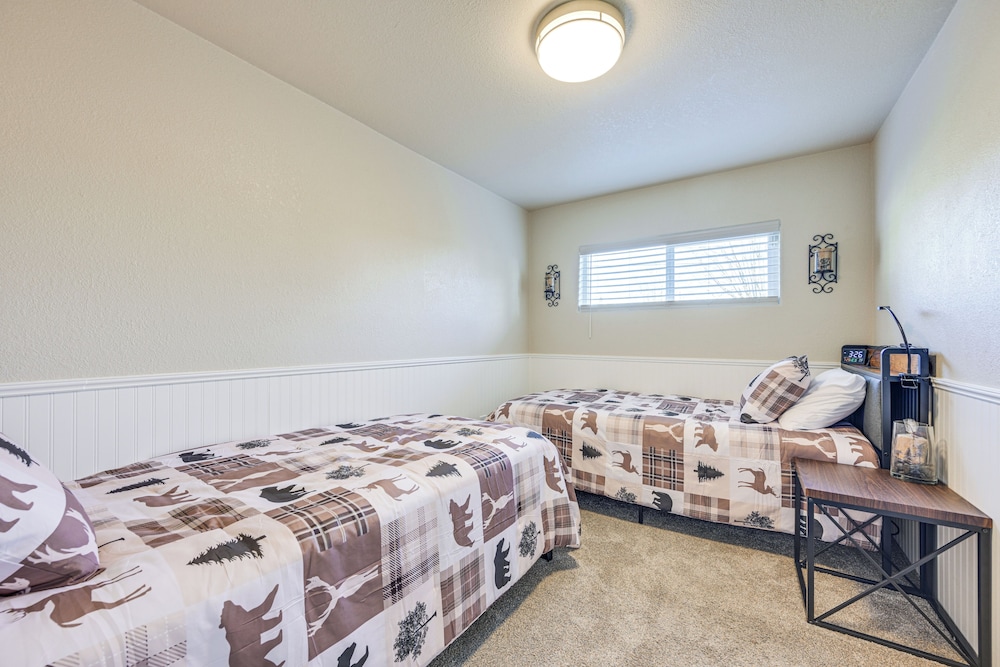 Family-friendly Cottage w/ Playground in Centralia
