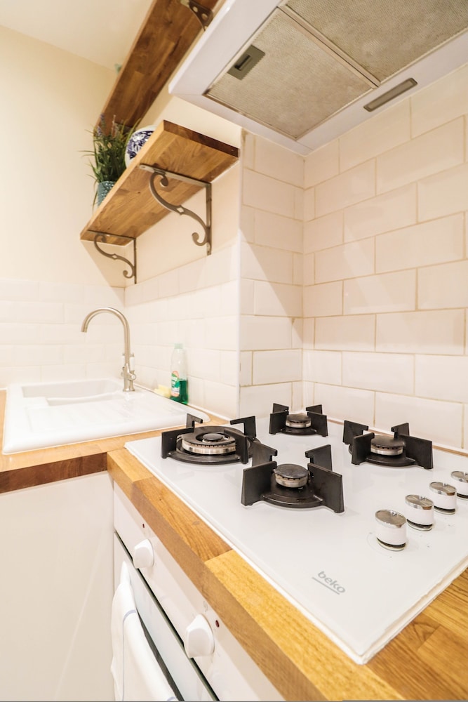 Right by Oval Station - 2 bed Flat Free Wifi