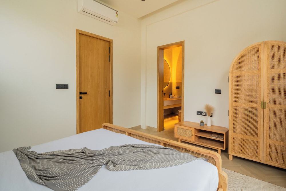 ELIVAAS Ekam | Luxe 4 BHK Villa With Pvt Pool & Patio