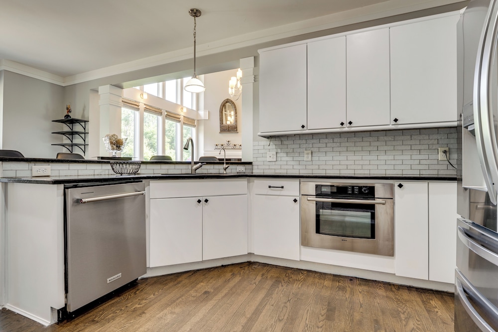Spacious Family Getaway: 8 Mi to Main St Ann Arbor