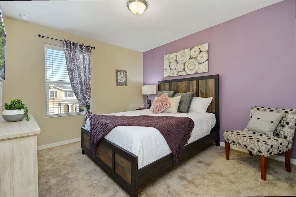 Resort-style 4BR Home Gated Community Near Disney
