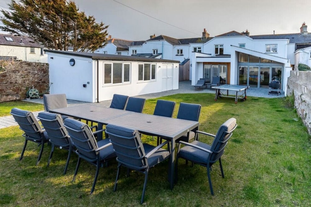 Number 1 Bossiney House