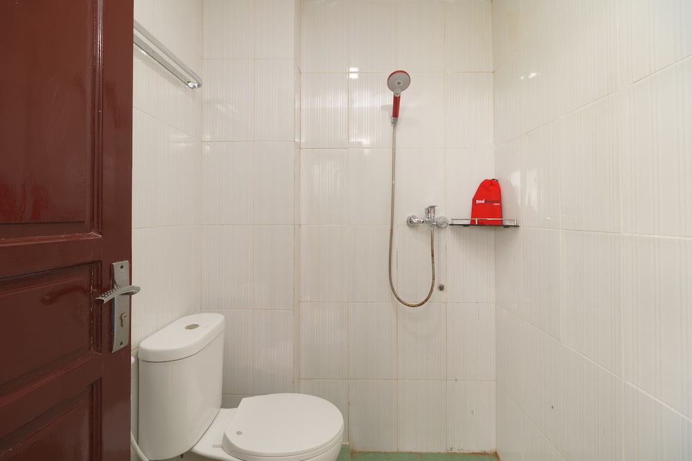RedDoorz Plus near Kualanamu International Airport 2 view 4