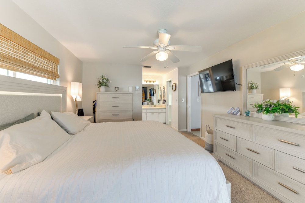 Fish, Swim & Relax: Canal-front Port Charlotte Gem