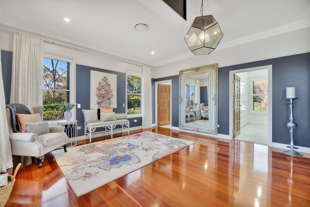 Expansive Toowoomba Retreat With Garden BBQ