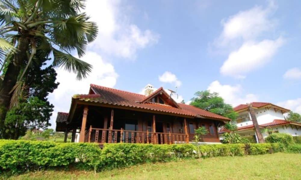 Villa ChavaMinerva Kayu - Ciater, Ciater - 11