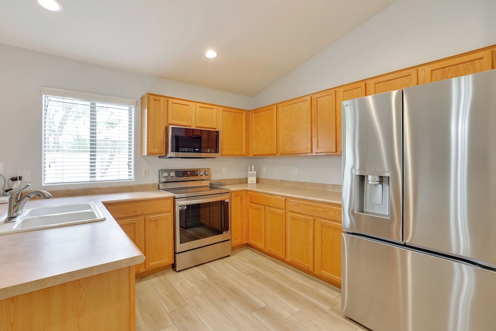 Spacious & Fenced Yard: Relaxing Home in Surprise