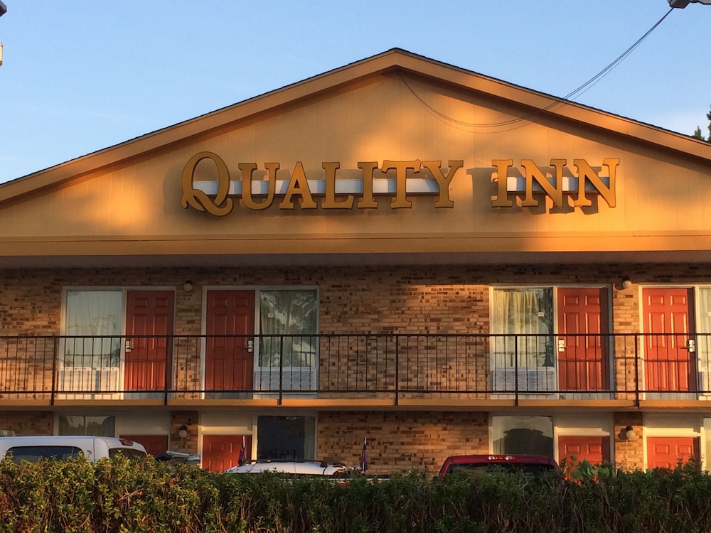 Quality Inn Manning I-95 view 3