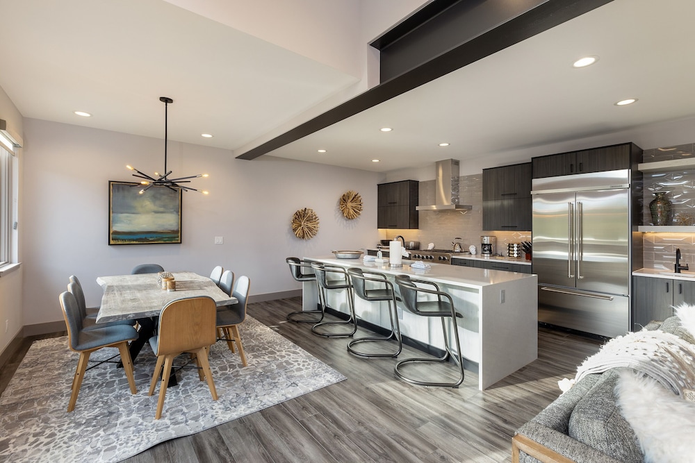 184 Caravelle Drive