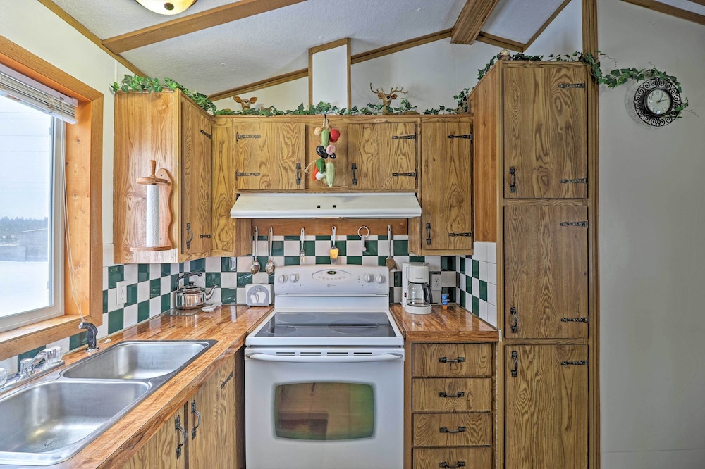 Columbia Falls Home ~ 22 Mi to Glacier Natl Park! view 4