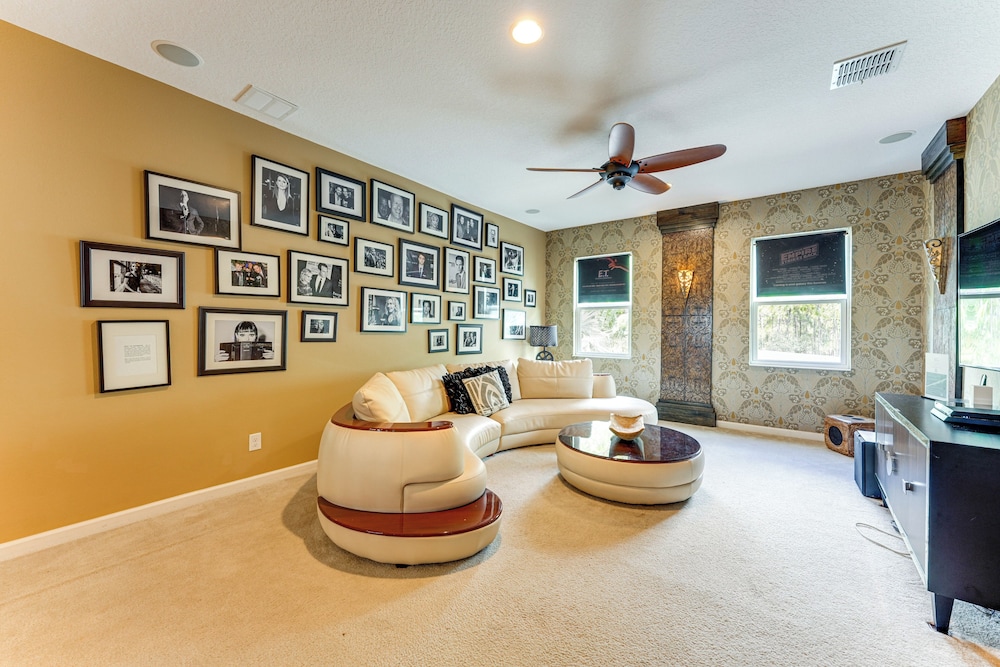 Themed Rooms, Pool & More! Custom Davenport Villa