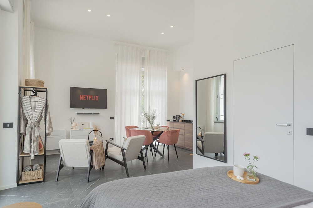 Piccola Como Lotus by Rent all Como