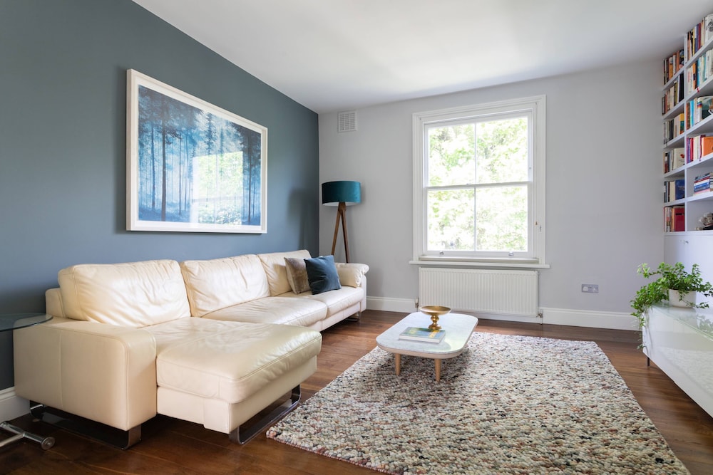 Bassett Road XII by Onefinestay