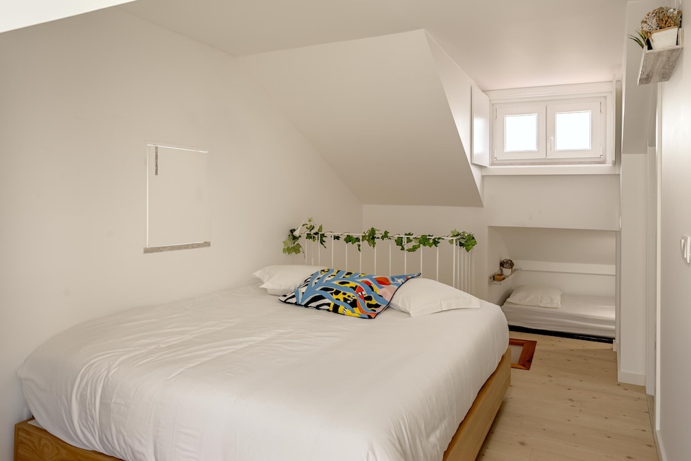 Downtown Modern Apartments With Balcony by Homing