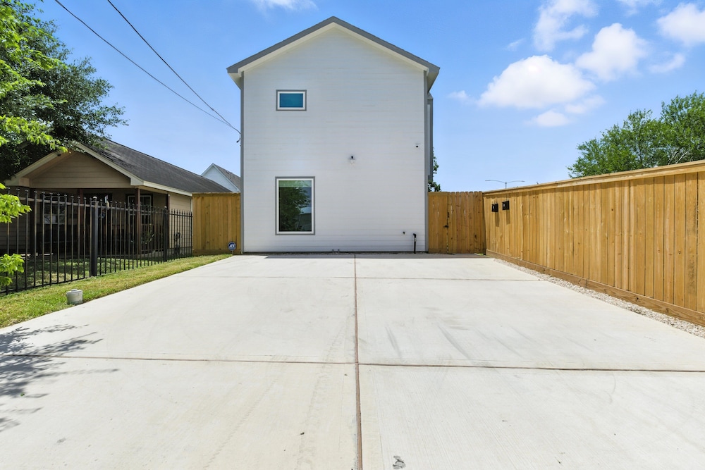 Houston Cozy Retreat 3br 3ba Downtown Views 3 Bedroom Duplex