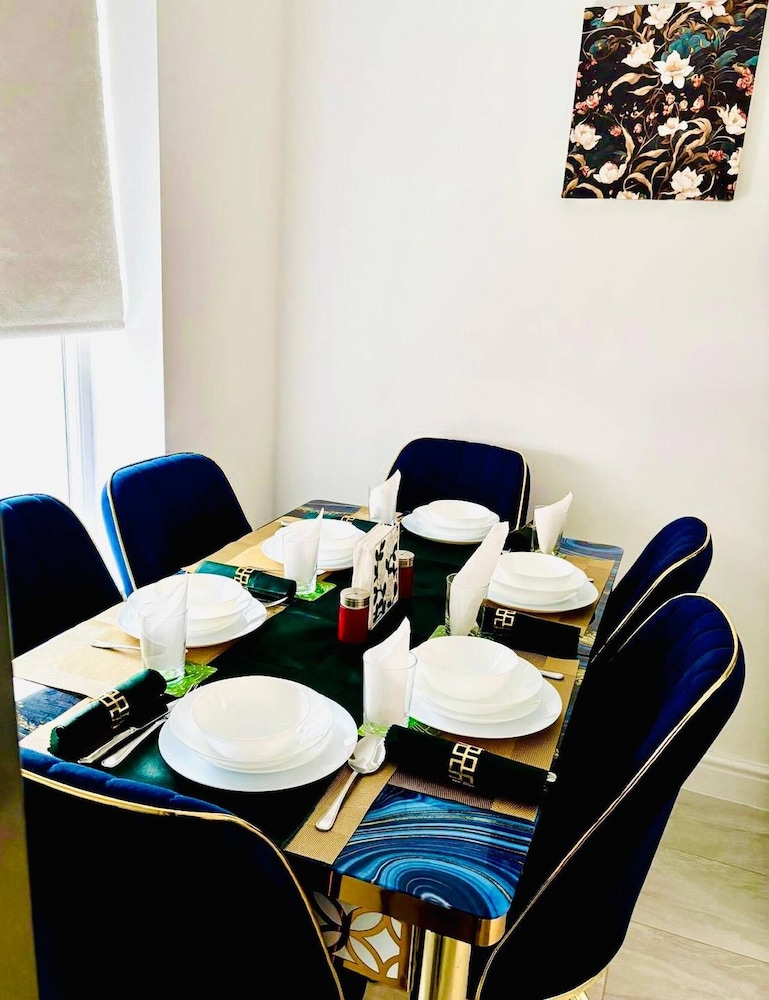 Stylish 3 BDR House With Free Parking Near Hulme