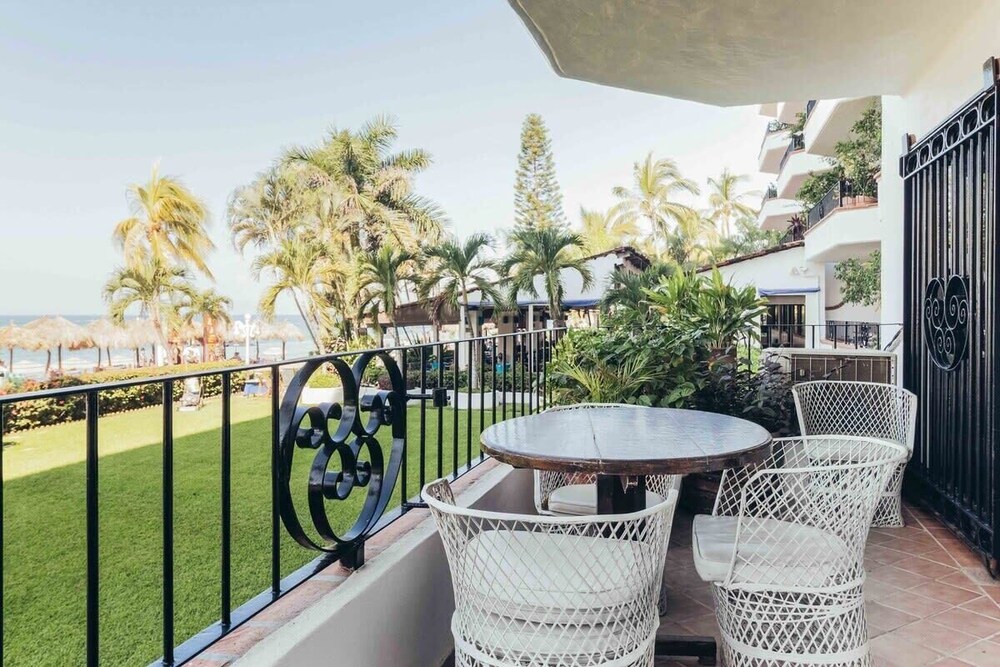 Ocean View 2Br Condo-balcony-beach-pool VDS 111
