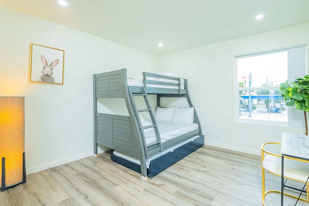 Newly Remodeled 2b2b APT Near Pasadena Old Town