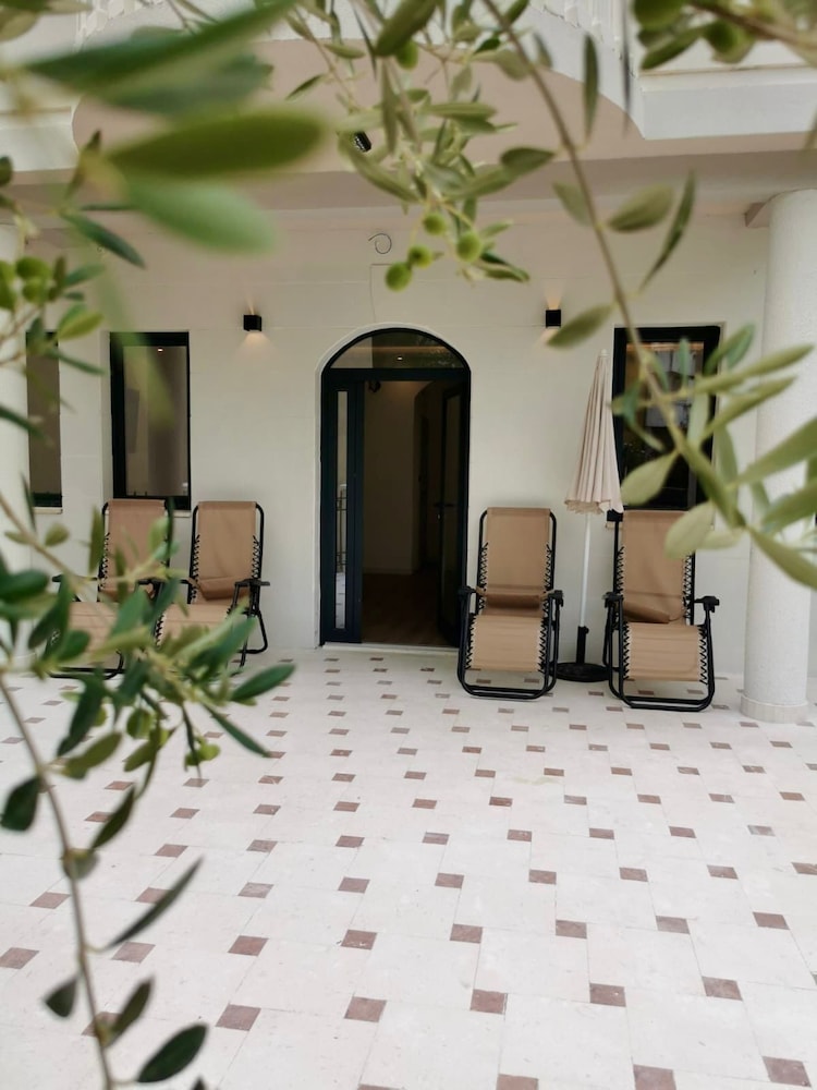 Lunamare Apartments
