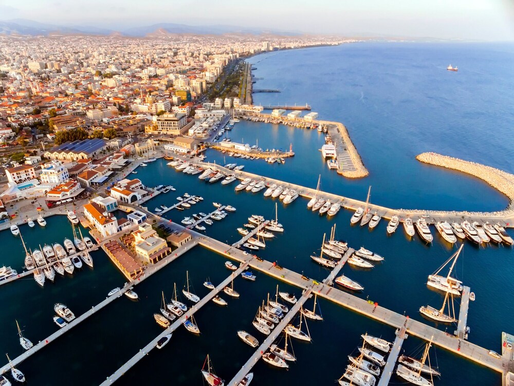 2 Bed Gf Apt Near Puerto Banus