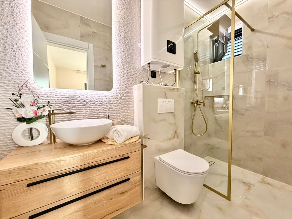 Lunamare Apartments