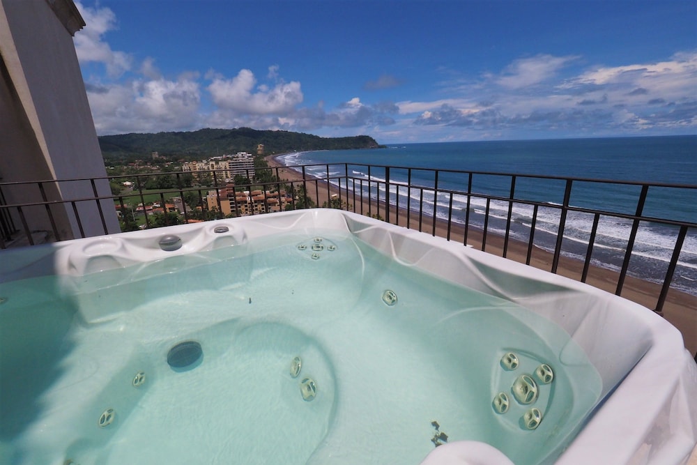 Hotel Crocs Resort Oceanfront Penthouse Jaco