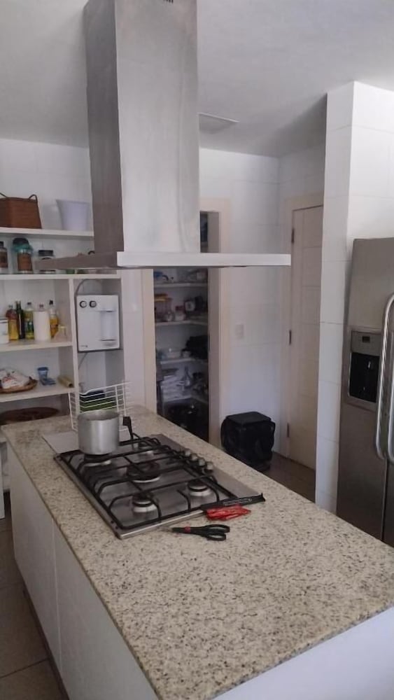 Jolly Praia de Tucuns e Hospedagem