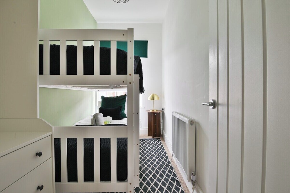 Charming 3 Bed Home Near Caerphilly Castle