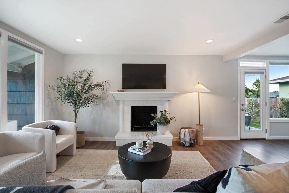 @ Marbella Lane - 3BR Designer Home in Pacifica