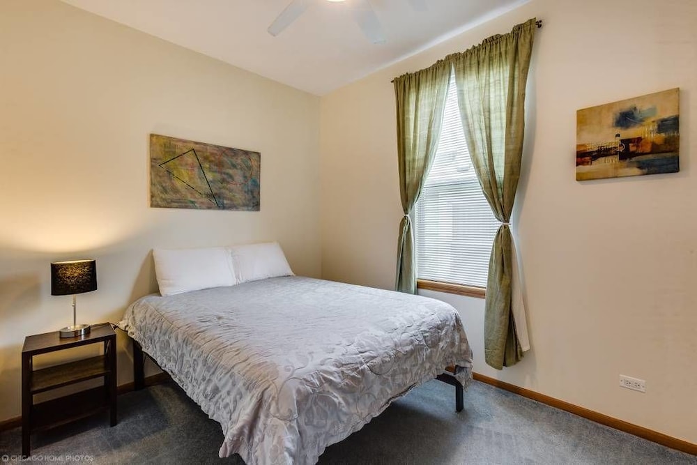 The Irving Masterpiece near Wrigley Field - Image 3