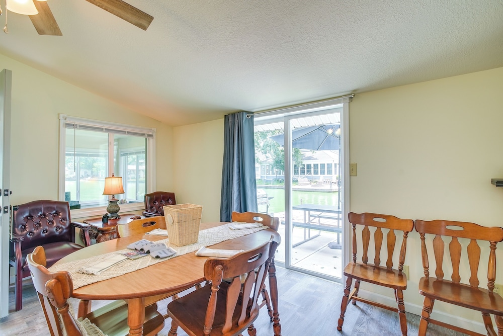 Grand Lake Cabin w/ Private Dock in St Marys!