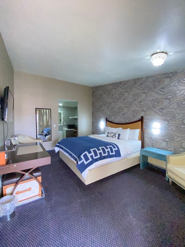 Crown Motel