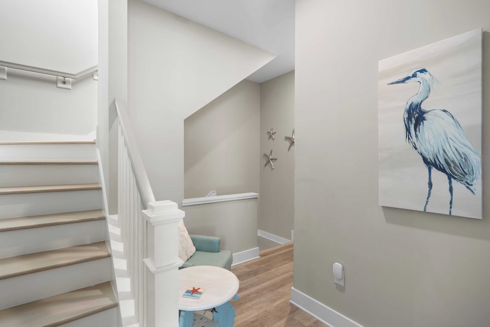 Mins to Beach Access + Pet-friendly + Golf Cart 30A White Sands by Avantstay