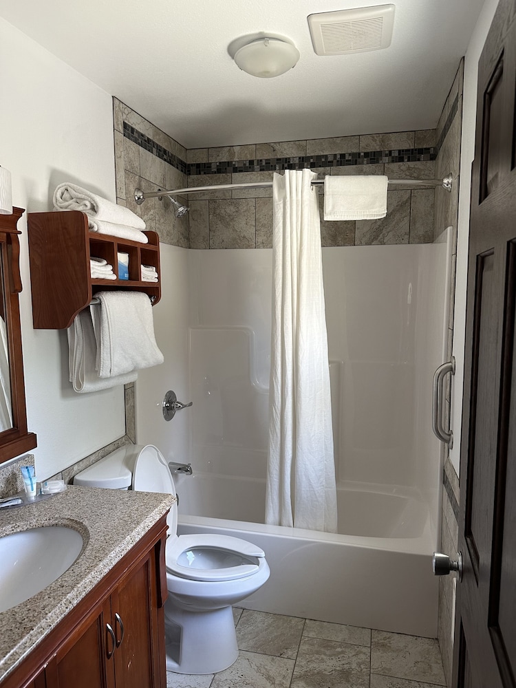 All Star Inn & Suites